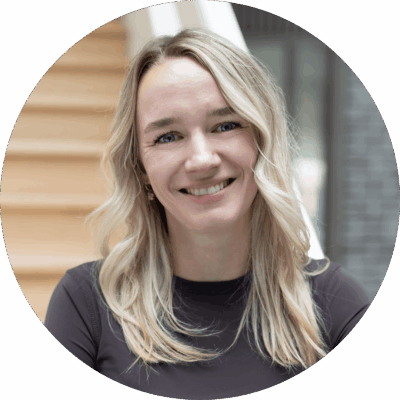 Onze technisch implementatiespecialist, die zorgt voor slimme technische koppelingen, heldere systemen en overzicht in de processen. Essentieel voor een efficiënte beautyonderneming. Marlon