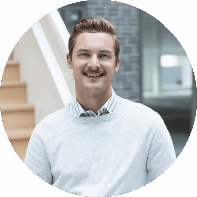 Onze marketing- en vindbaarheid specialist, die zorgt dat jouw beautybedrijf gevonden wordt door klanten én door zoekmachines. Hij optimaliseert je online zichtbaarheid, versterkt je positie in Google én in AI-zoekmachines, en vertaalt jouw aanbod naar een strategie die verkeer, vertrouwen en conversie oplevert. Auke