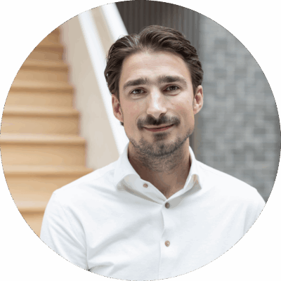 Onze structuur- en data-analysespecialist, die zorgt voor overzicht en strategisch inzicht in je processen. De basis voor gerichte en doordachte groei. Lex